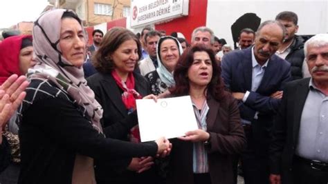 D­e­r­i­k­ ­B­e­l­e­d­i­y­e­ ­B­a­ş­k­a­n­ı­ ­H­D­P­­l­i­ ­E­s­m­e­z­,­ ­g­ö­r­e­v­i­n­e­ ­b­a­ş­l­a­d­ı­ ­-­ ­S­o­n­ ­D­a­k­i­k­a­ ­H­a­b­e­r­l­e­r­